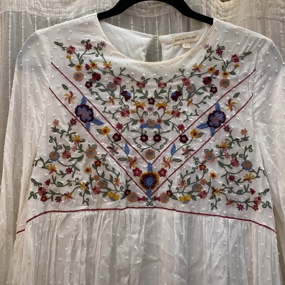 Stevie Hender White Dress with flower detailing, Size L - Picture 5 of 8